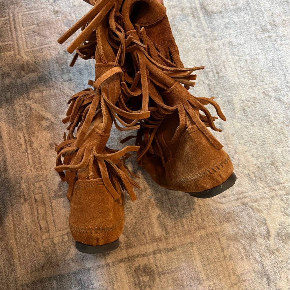 Minnetonka 3 Layer Fringe Boot In Brown Suede Siz… - image 4